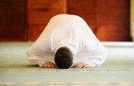رجل مسلم يصلي